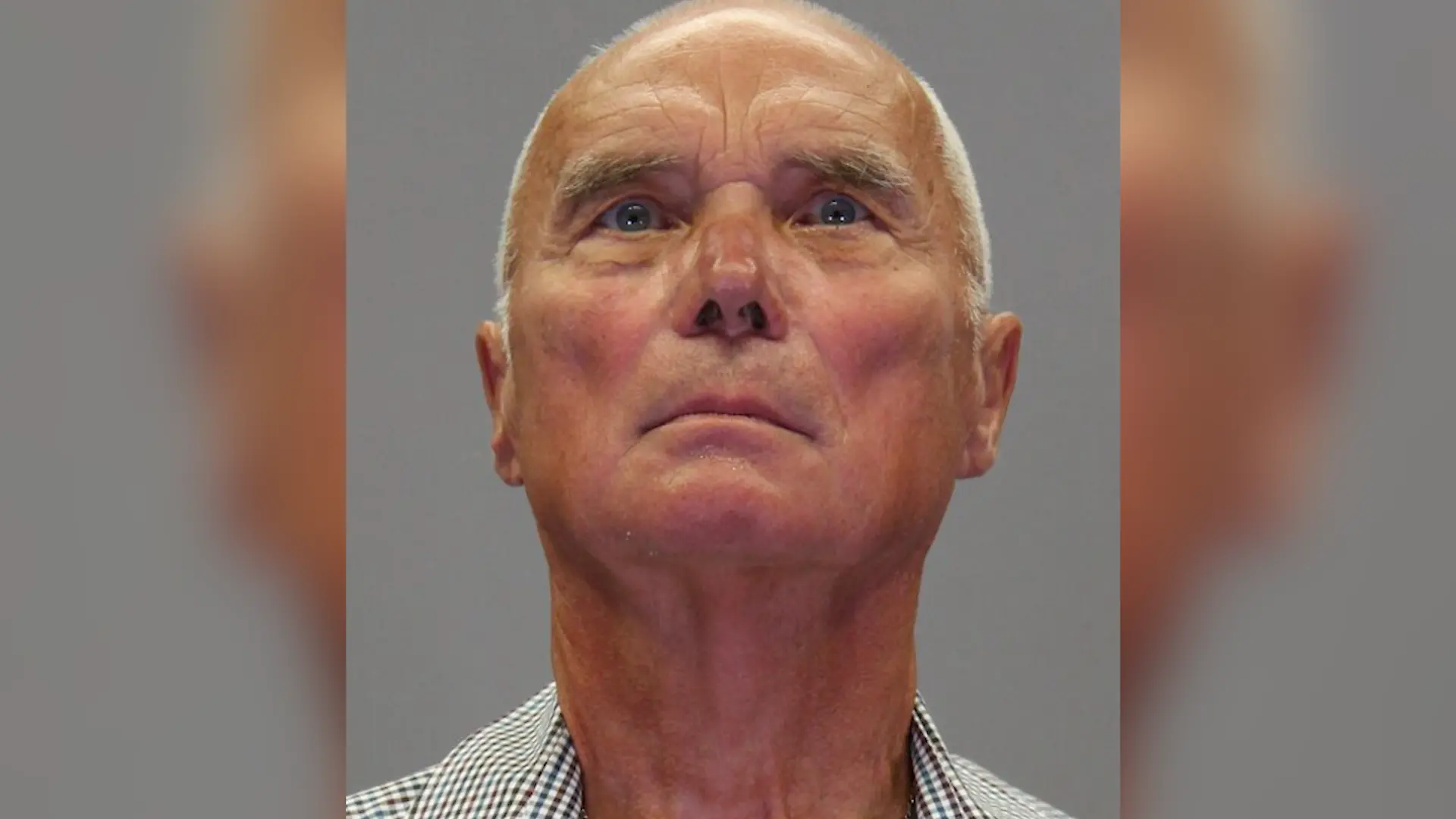 Ein älterer Mann auf einem Polizeifoto.