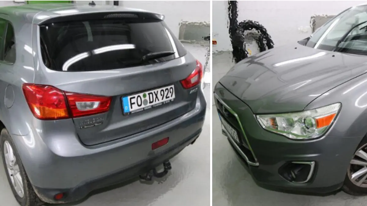 Ein graues Auto. 