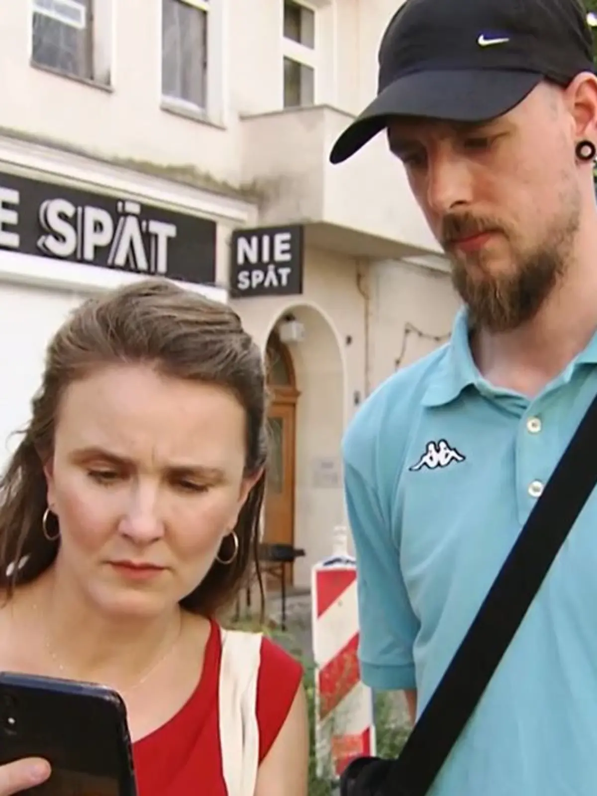 Zeuge Patrick F. erzählt RTL-Reporterin Evelyn Rosar, was am 11. Juni passierte. 
