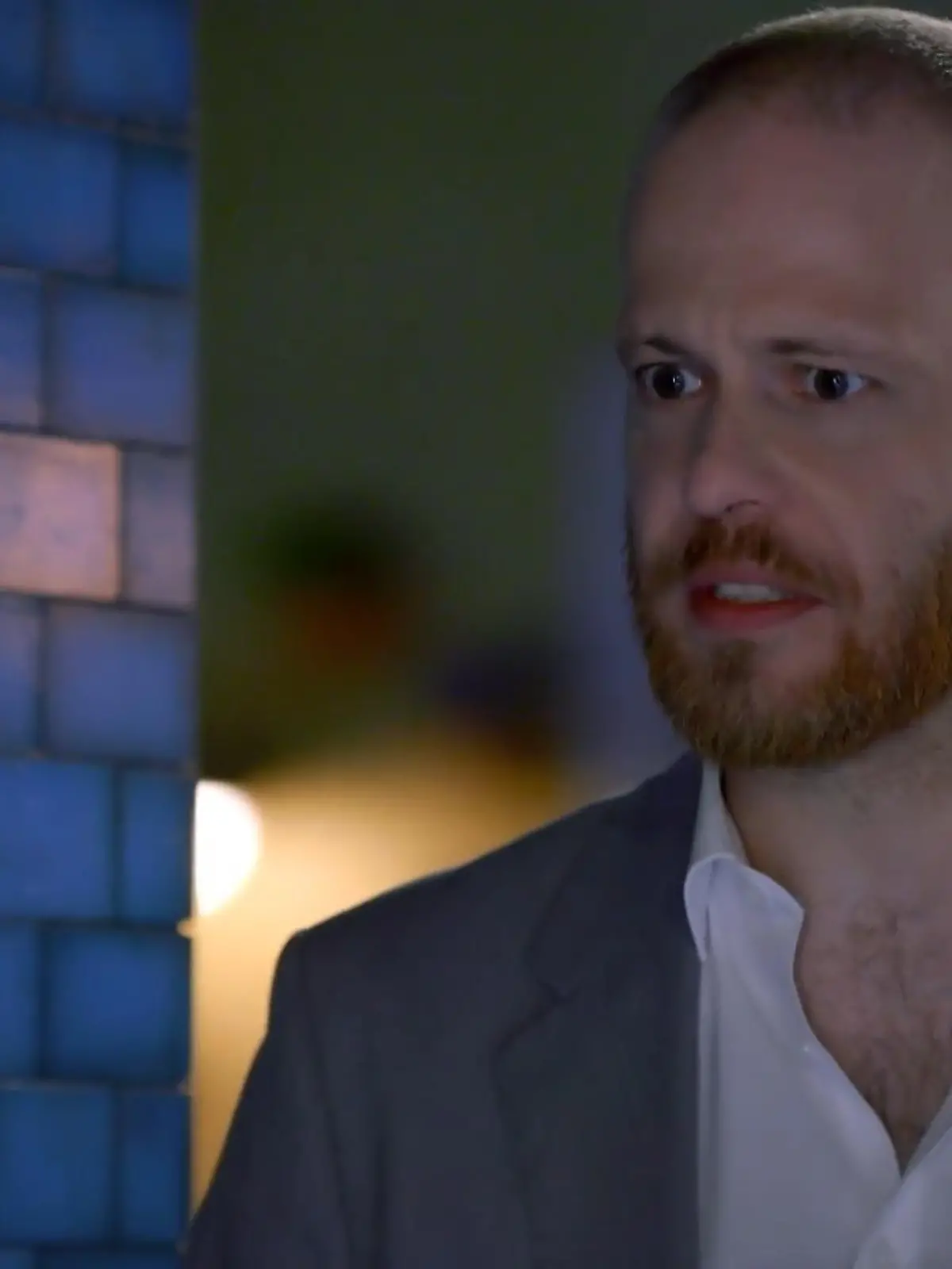 Unter uns: Tobias bittet Sina um Stillschweigen