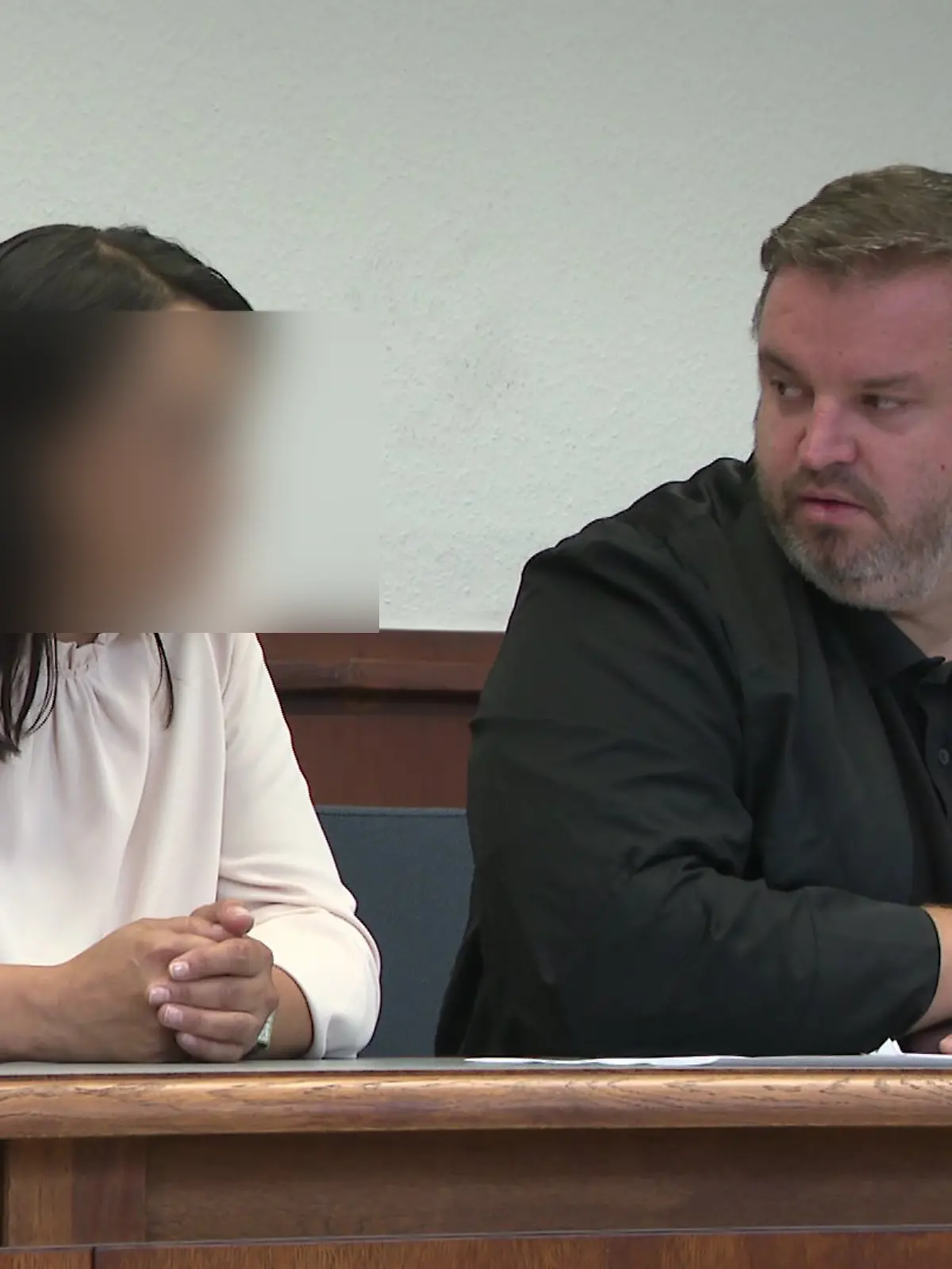 Bild zu: "Aus Rache! Frau wirft Böller an Kinderzimmerfenster"