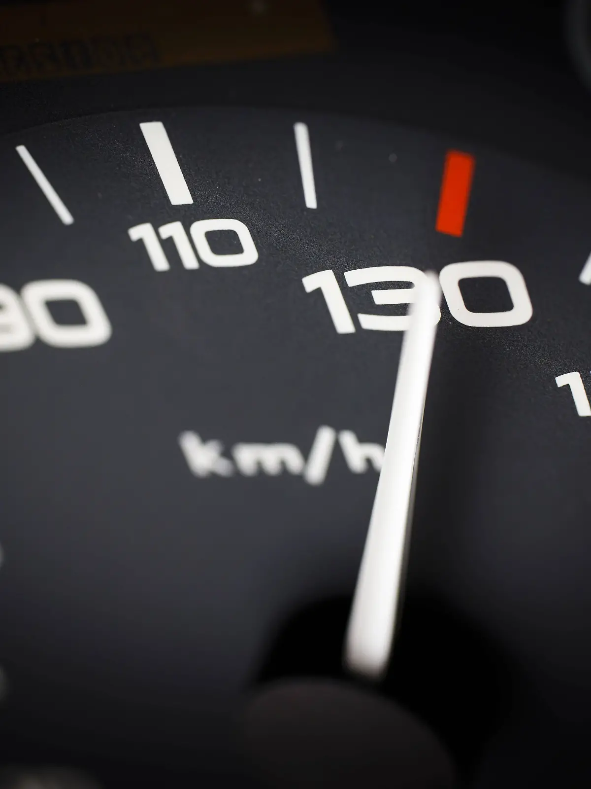 Eine Bielefelderin fährt im September 2023 zu schnell und wird auf der Autobahn erwischt. Und das war nicht das letzte Mal. (Symbolbild)