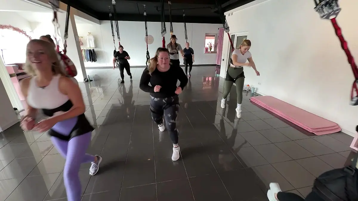 Wie viel Spaß macht Bungee-Fitness? Reporterin macht Motivations-Test