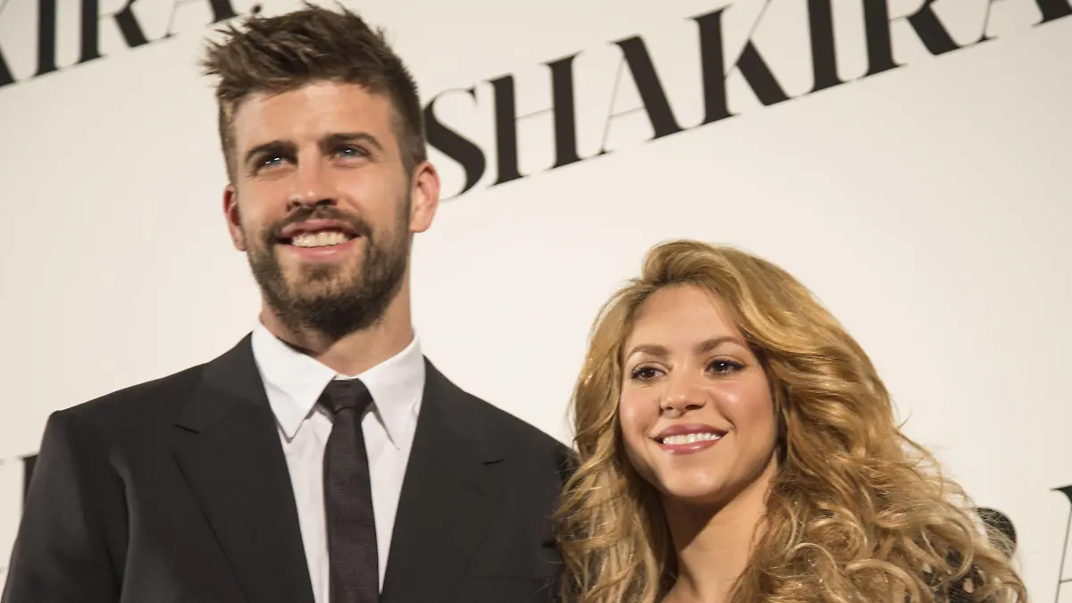 Singer Shakira presents in Barcelona, along with her boyfriend, FC Barcelona player Gerard Pique, the new album - Shakira on the Barcelona hotel Vela. PUBLICATIONxINxGERxSUIxAUTxHUNxONLY
Singer Shakira presents in Barcelona along with her Boyfriend FC Barcelona Player Gerard Pique The New Album Shakira ON The Barcelona Hotel Vela PUBLICATIONxINxGERxSUIxAUTxHUNxONLY