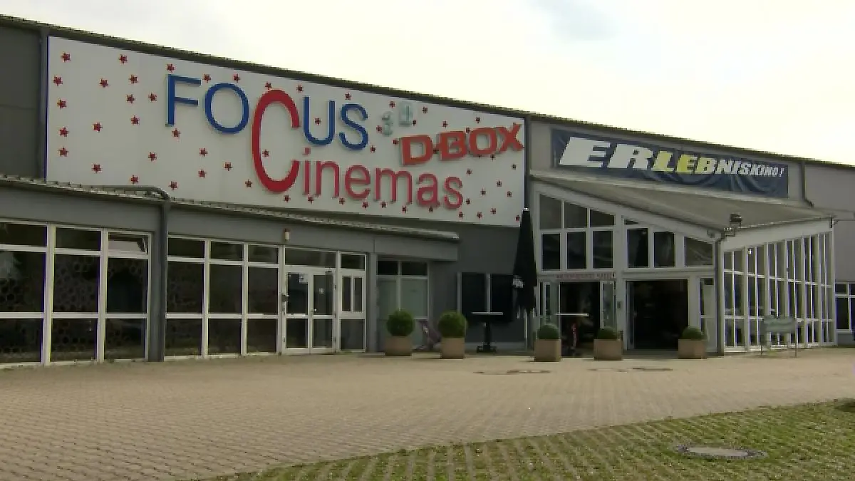 Aus diesem Kino flieht der 24-Jährige bei seinem Freigang.