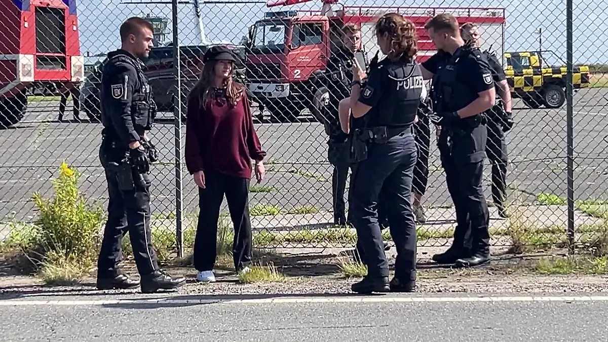 Festnahmen auf Sylt Klima-Protest am Flughafen
