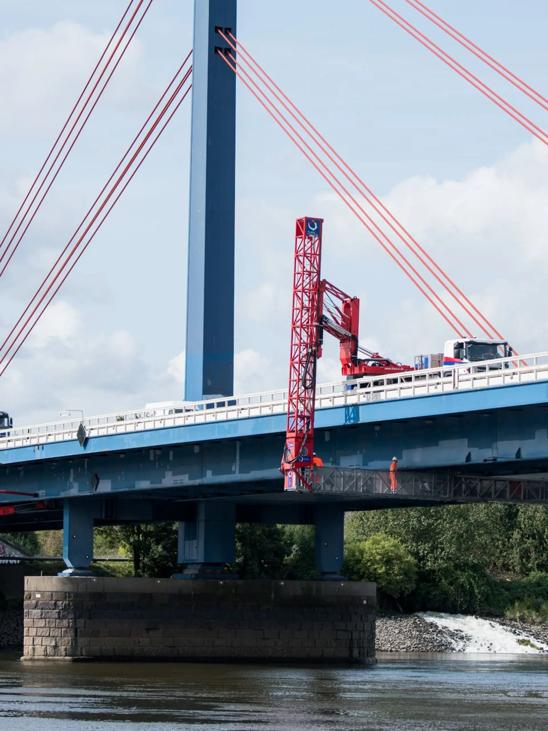 Bild zu: "Autobahn-Brücke in Hamburg gesperrt"