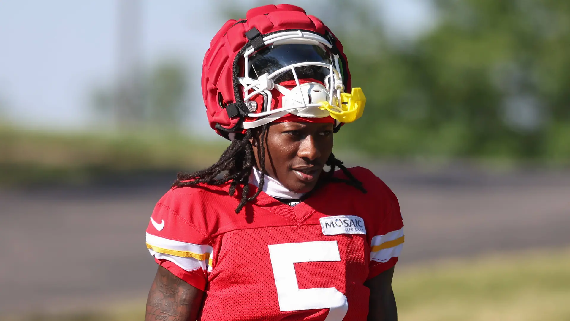 Wide Receiver Marquise „Hollywood” Brown hat im Spiel gegen die Jaguars das Brustbein-Schlüsselbein-Gelenk ausgekugelt 