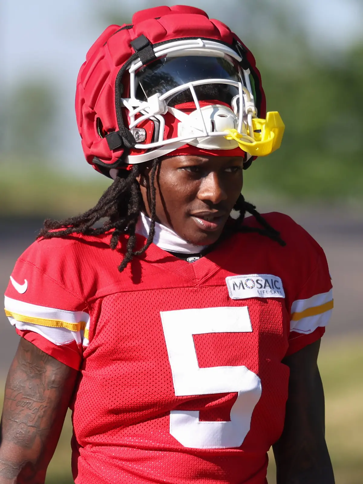 Wide Receiver Marquise „Hollywood” Brown hat im Spiel gegen die Jaguars das Brustbein-Schlüsselbein-Gelenk ausgekugelt 