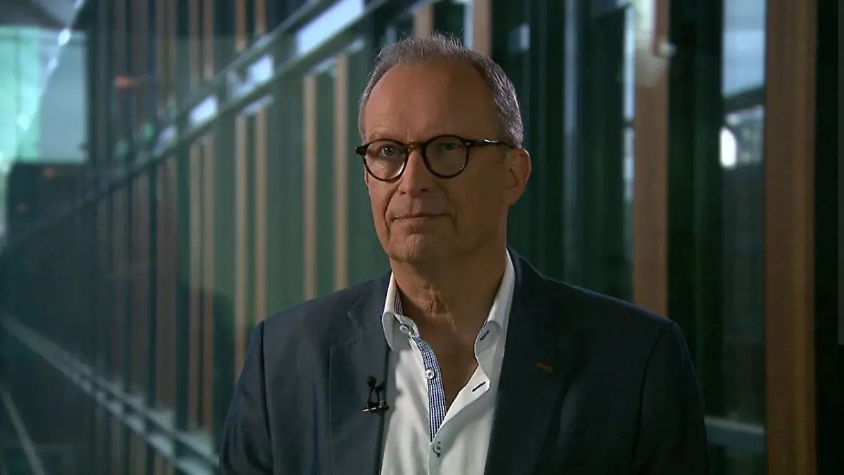 Mediziner Dr. Christoph Specht hat eine klare Meinung zu den Klimaklebern.