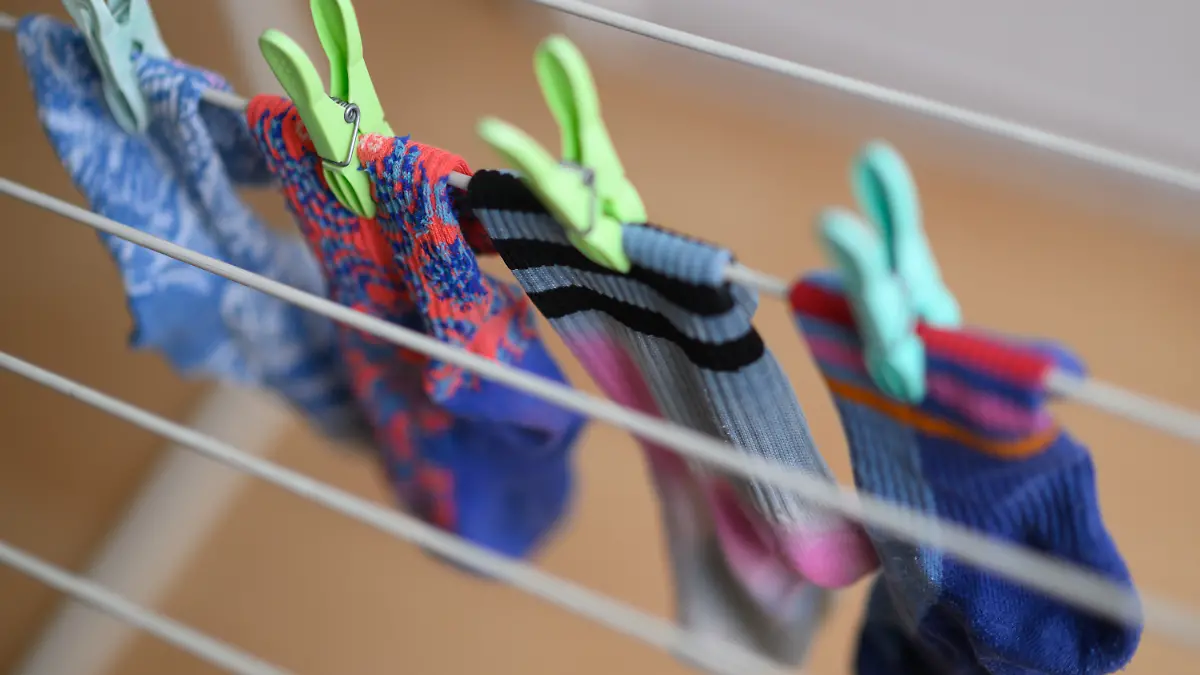 Socken am Kleiderständer. 