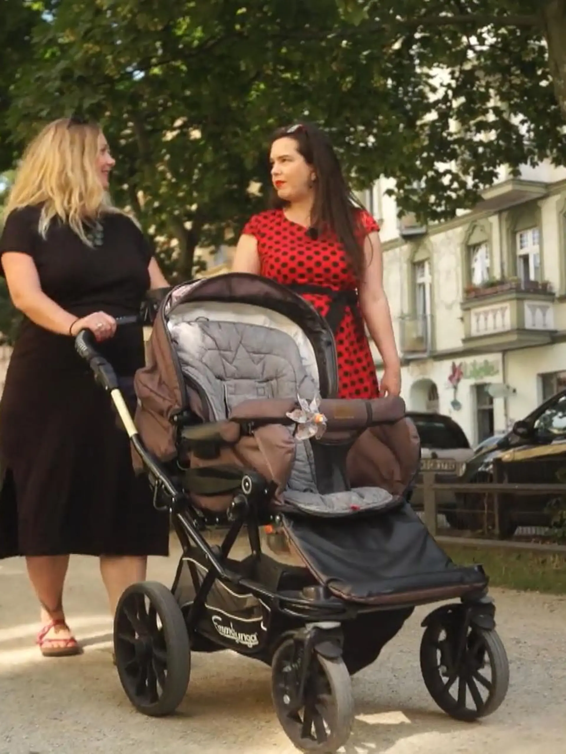 RTL-Reporterin Franziska Fenger ist 40 Jahre alt und Single. Dennoch wünscht sie sich ein Baby. Sie informiert sich über die unterschiedlichen Optionen und trifft Mütter, die sich so ihren Wunsch vom eigenen Kind erfüllt haben.