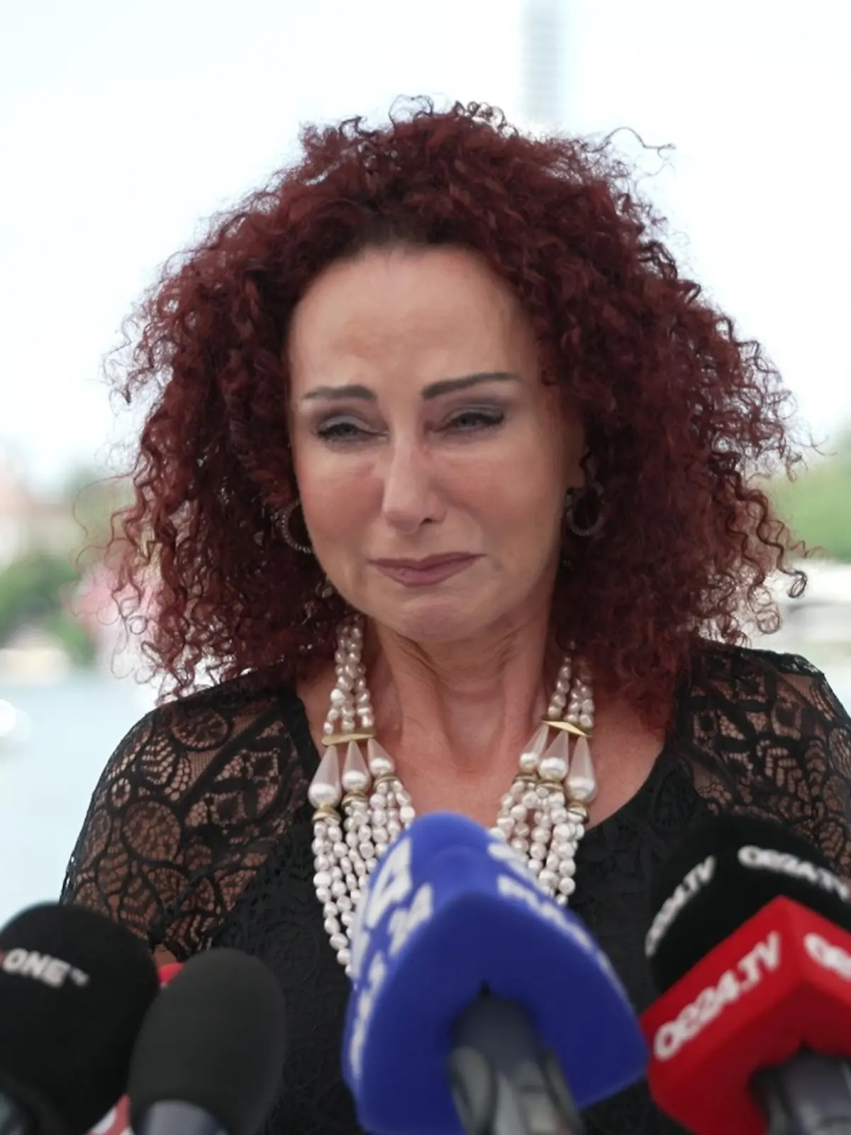 Bild zu: "„Das Leben endet irgendwann, aber die Liebe endet nie!” Mausi Lugner weint vor laufender Kamera"