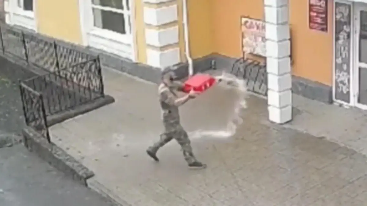 Besoffski will Restaurant anzünden - und bekommt Schläge Weil´s ihm nicht schmeckt!