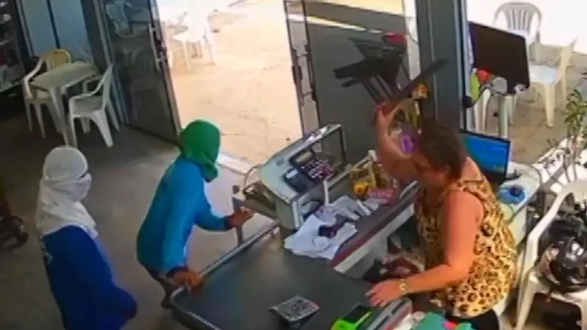 Macheten-Mutti verjagt Möchtegern-Diebe Mit den Waffen einer Frau