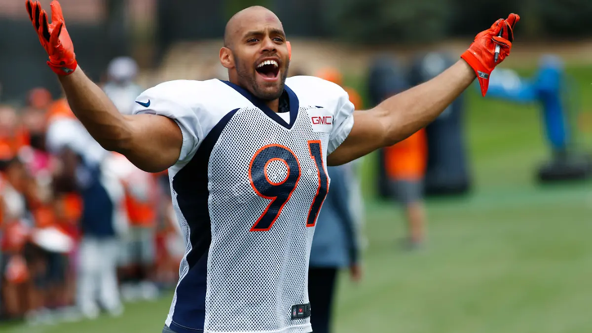 Kasim Edebali im Trikot der Denver Broncos.