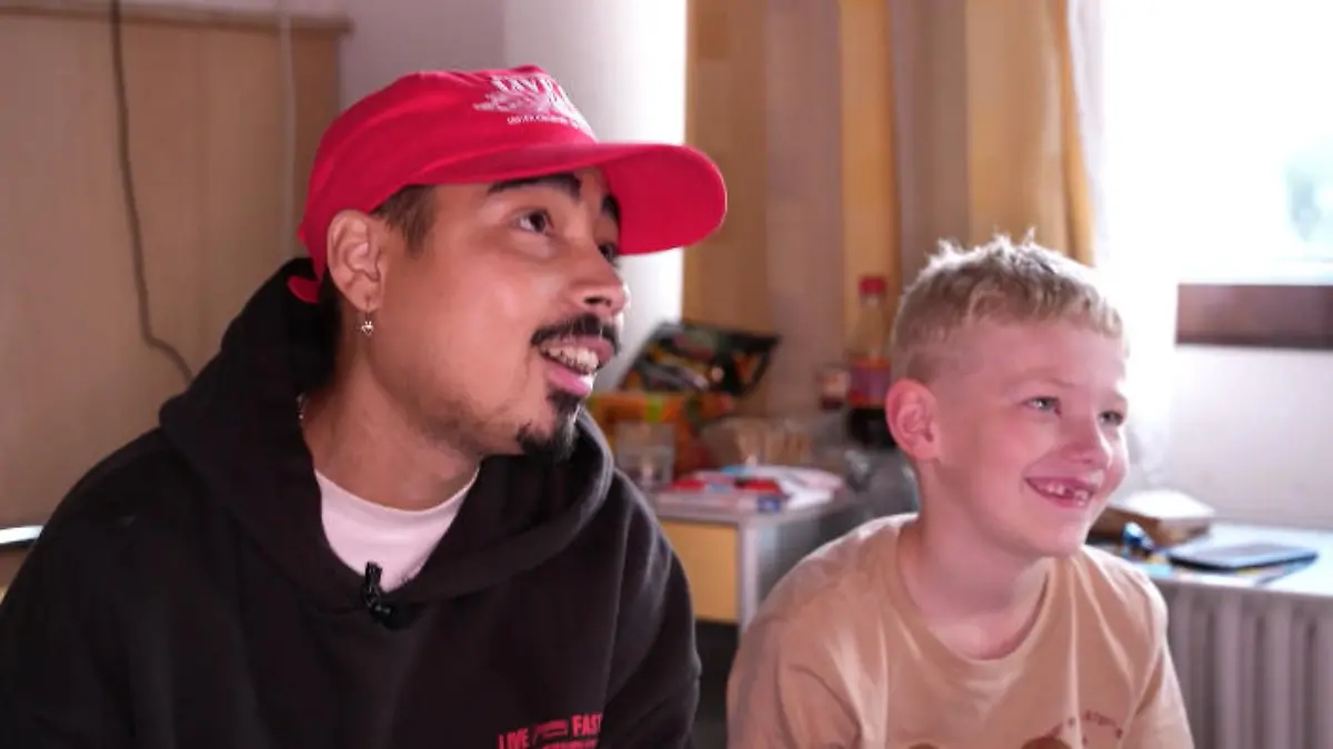 Tony Bauer unterstützt kranke Kinder Stiftung "Humor Hilft Heilen"