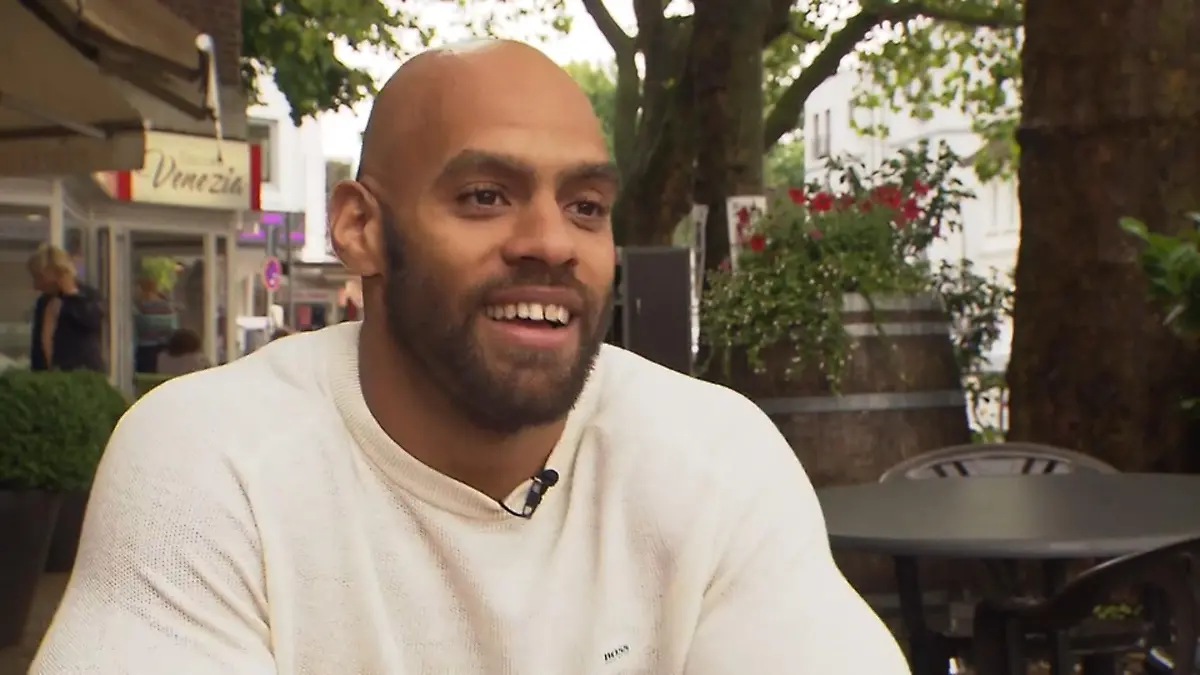 Deutscher NFL-Star Edebali ergänzt RTL-Team Neuzugang vor dem NFL-Kickoff!