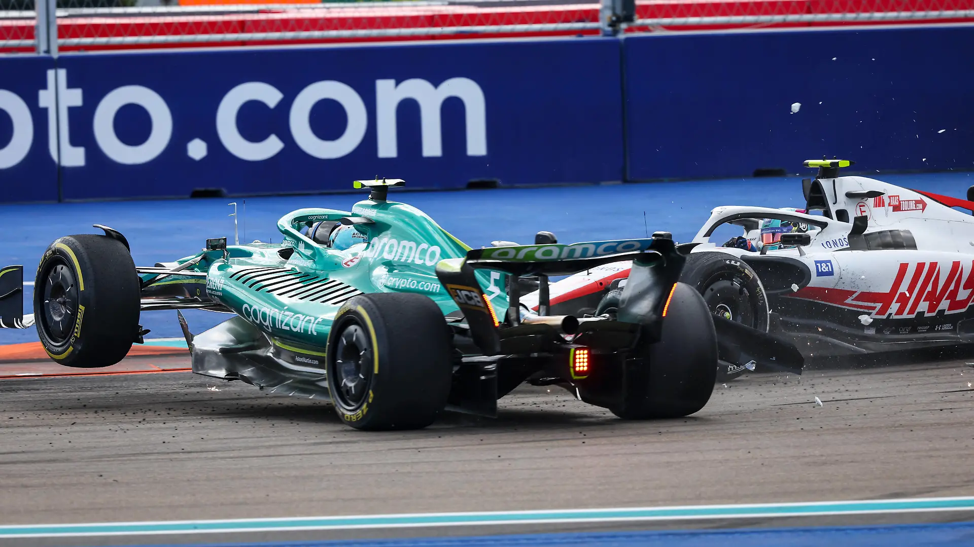 47 SCHUMACHER Mick ger, Haas F1 Team VF-22 Ferrari, action with 05 VETTEL Sebastian ger, Aston Martin F1 Team AMR22, crash, accident, during the Formula 1 Crypto.com Miami Grand Prix 2022, 5th round of the 2022 FIA Formula One World Championship, WM, Weltmeisterschaft on the Miami International Autodrome, from May 6 to 8, 2022 in Miami Gardens, Florida, United States of America - F1 - MIAMI GRAND PRIX 2022 - RACE DPPI/Panoramic PUBLICATIONxNOTxINxFRAxITAxBEL GOOD1175