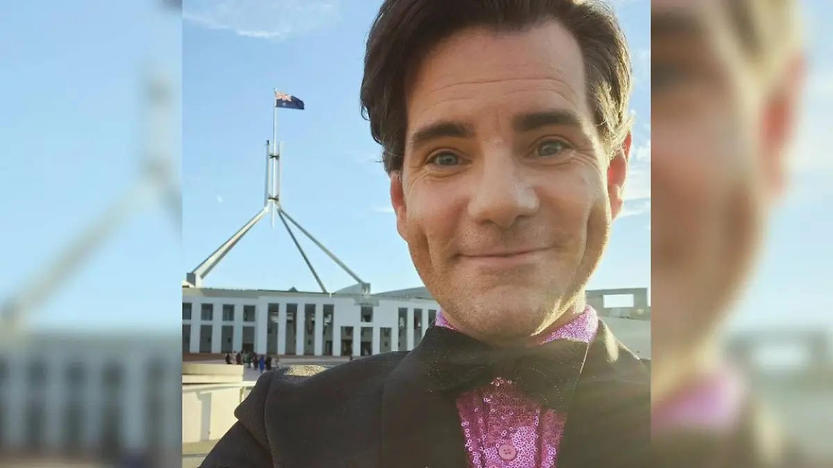 Moderator bekommt Panikattacke im Live-TV