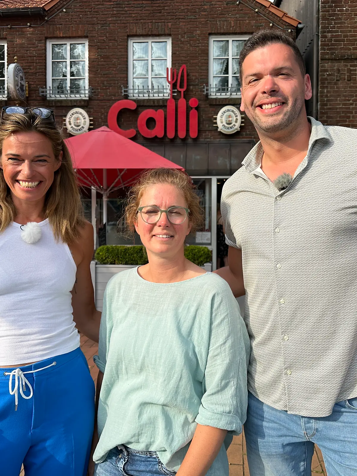 RTL Nord-Moderatoren Susanne Böhm und Alex Müschen besuchen den Kult-Imbiss Calli Schaschlik in Leck. 