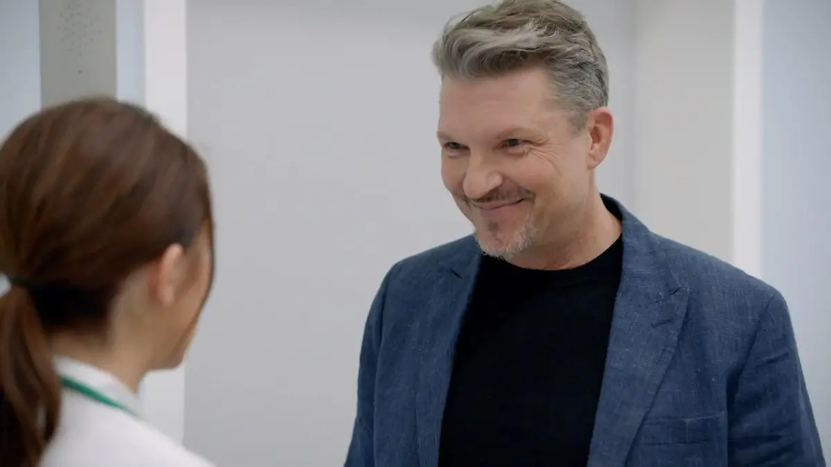 Lars lässt bei Lilly nichts unversucht GZSZ-Folge 8090 vom 16. August 2024 auf RTL+ 