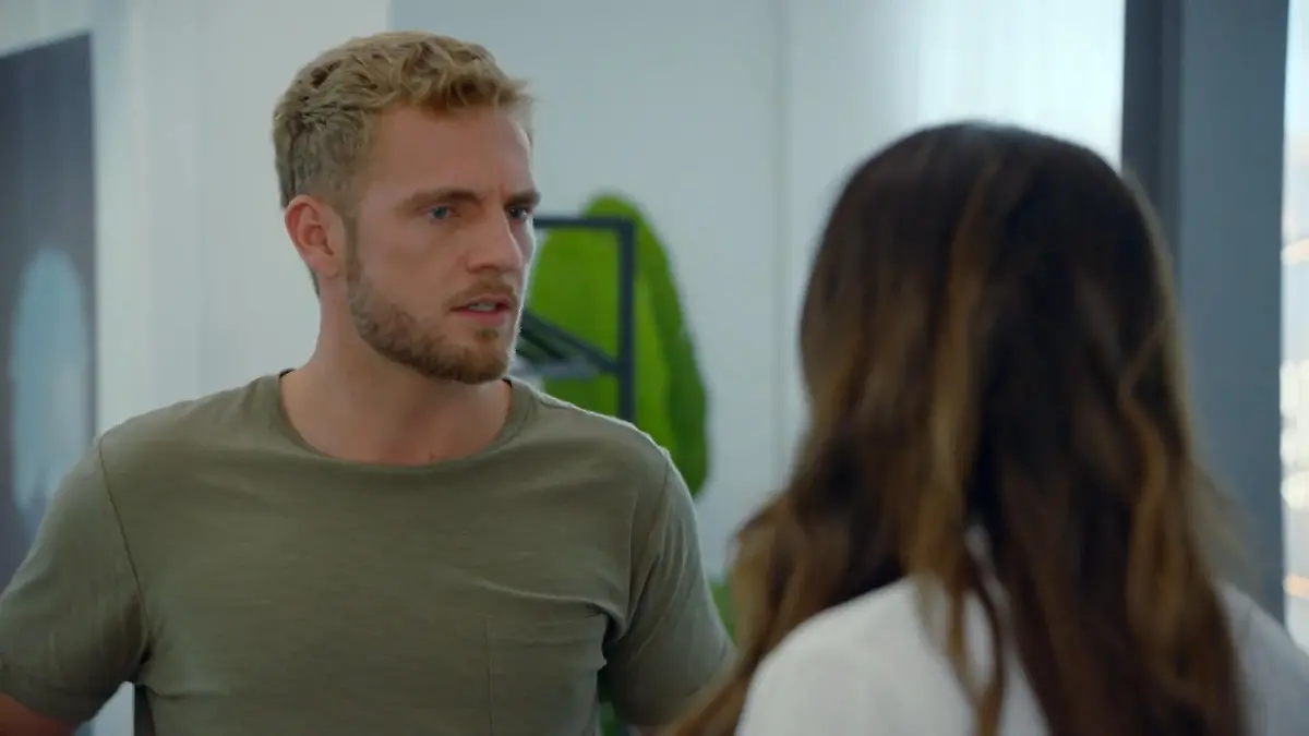 Paul und Emily wollen sich als Eltern einig sein, was sie Tochter Kate erlauben.