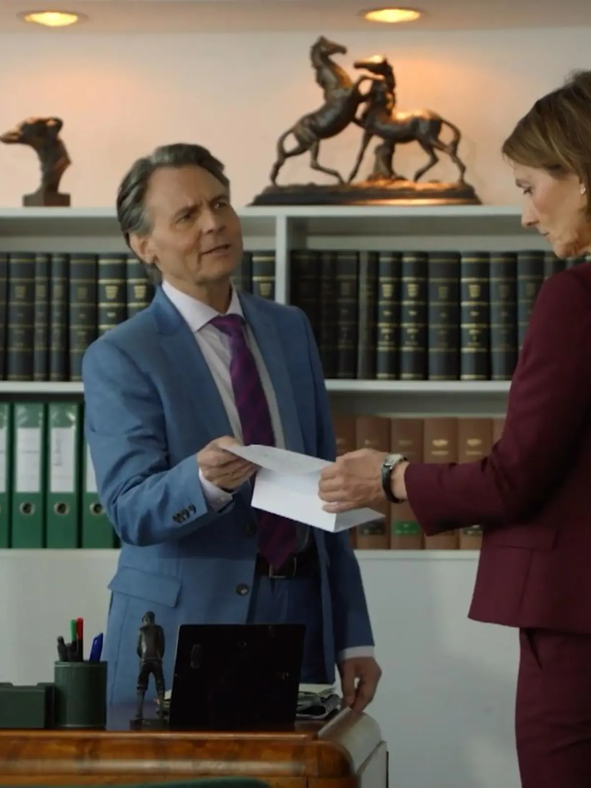 Bild zu: "Jo hat Rosa in der Hand   "