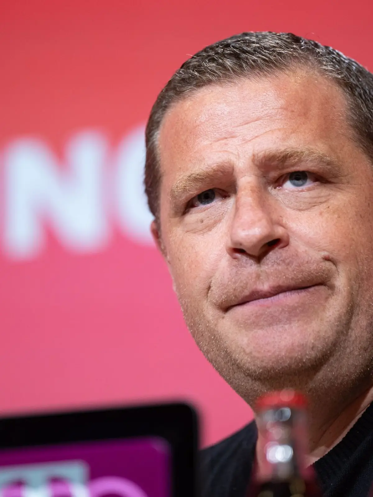Bild zu: "„Das ist so billig!” - Bayern-Boss faucht Reporter an"