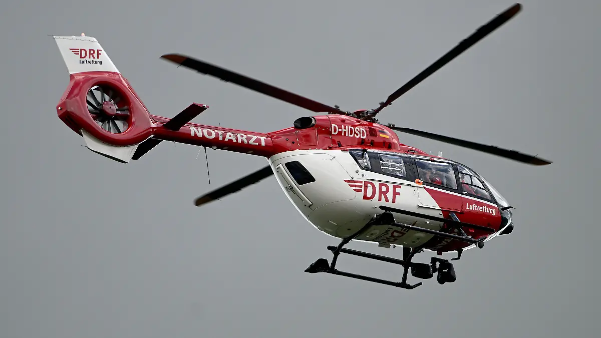 Das Kind wurde mit einem Rettungshubschrauber ins Krankenhaus gebracht (Symbolfoto) 