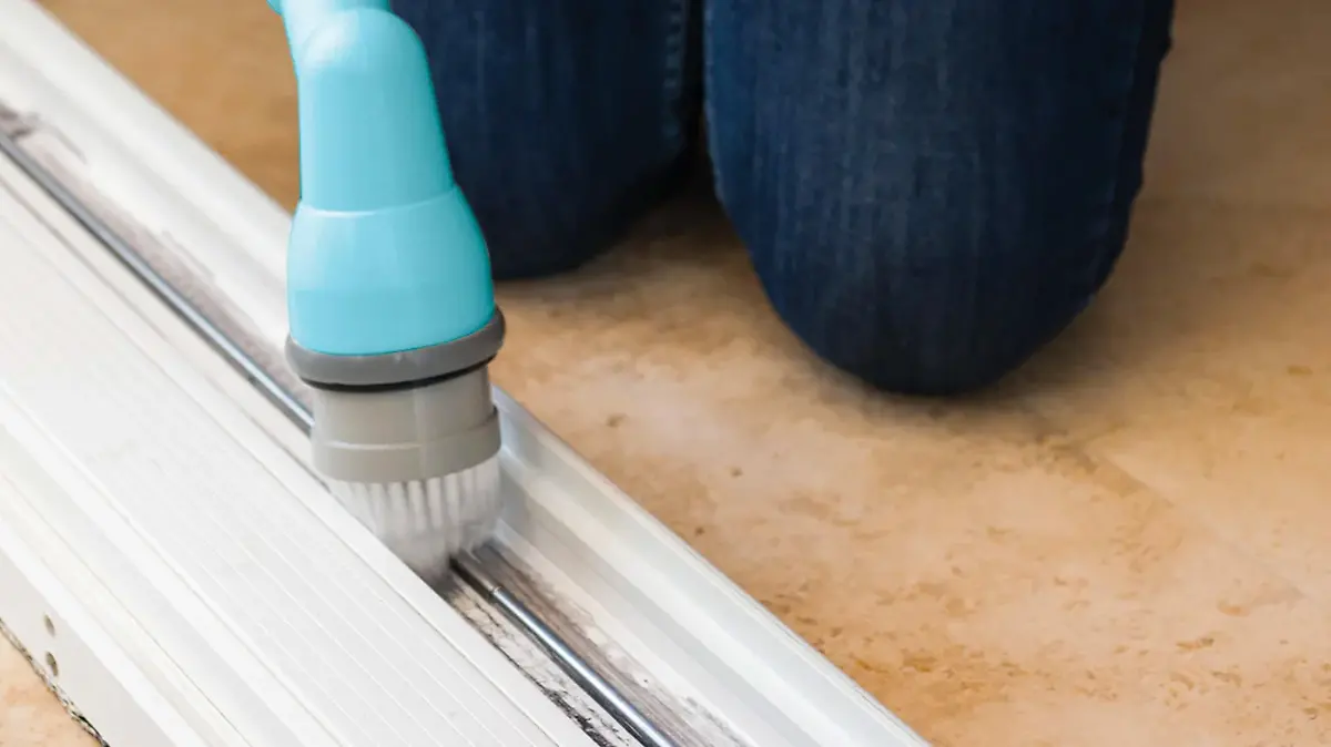 Fußleisten reinigen Mit diesem Trick geht es ohne Bücken