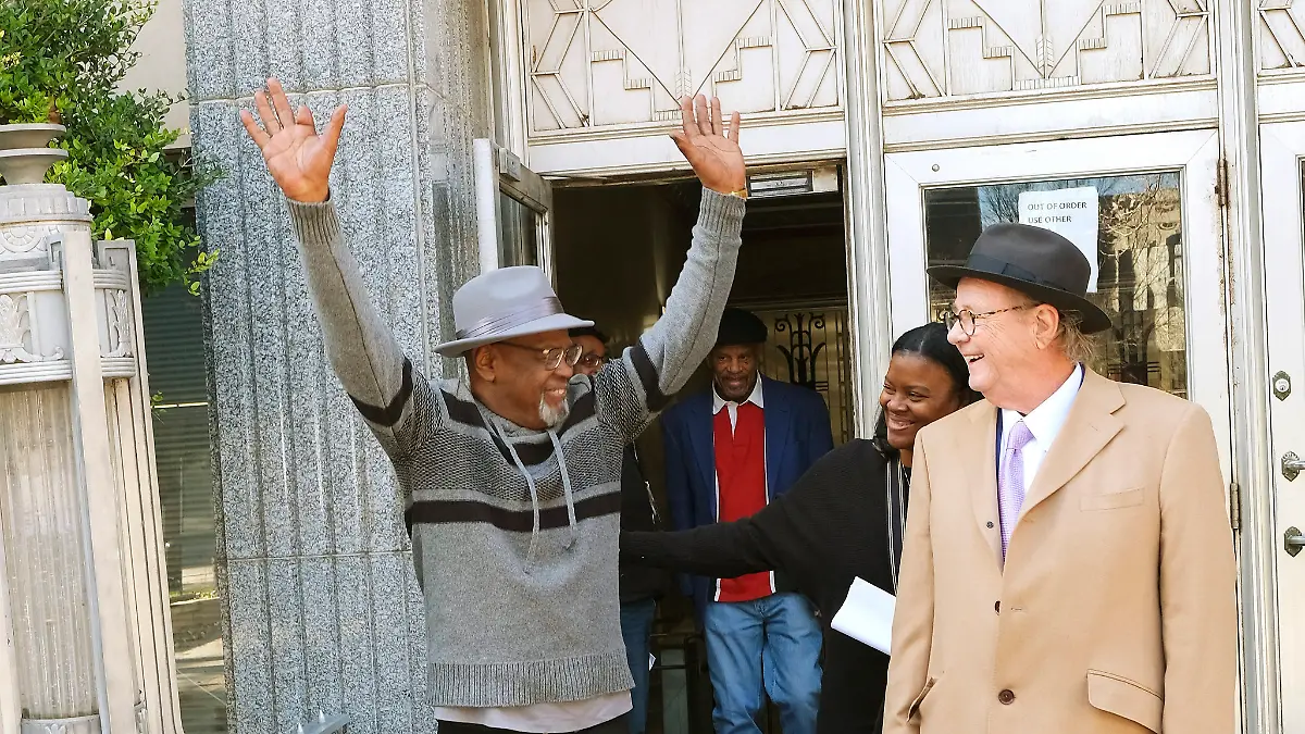 FILE - Glynn Simmons steps out of the courthouse after Judge Amy Palumbo approved his „actual innocence” claim during a hearing at the Oklahoma County Courthouse, Dec. 19, 2023, in Oklahoma City, Okla. (Doug Hoke/The Oklahoman via AP, File)