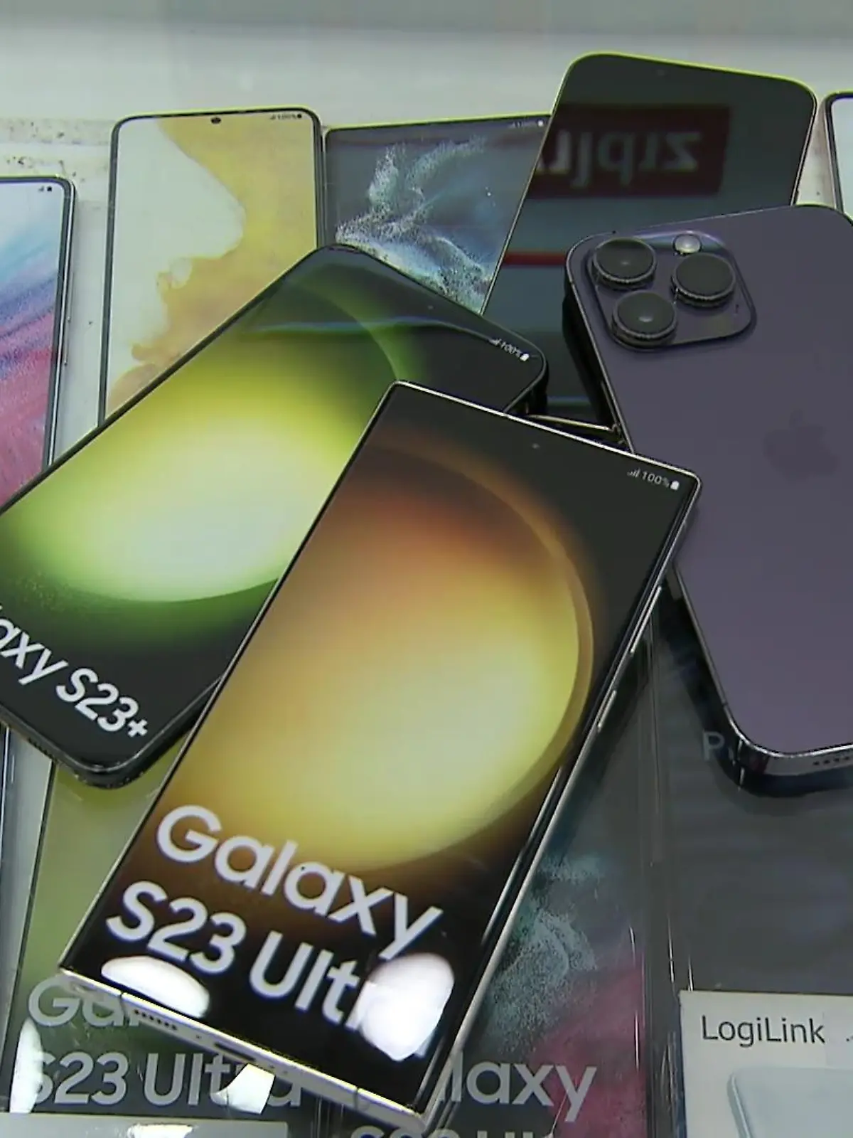 Die Stiftung Warentest hat neue Smartphones getestet und gibt Verbraucher-Tipps. Fazit: Es muss nicht immer das teuerste Modell sein.