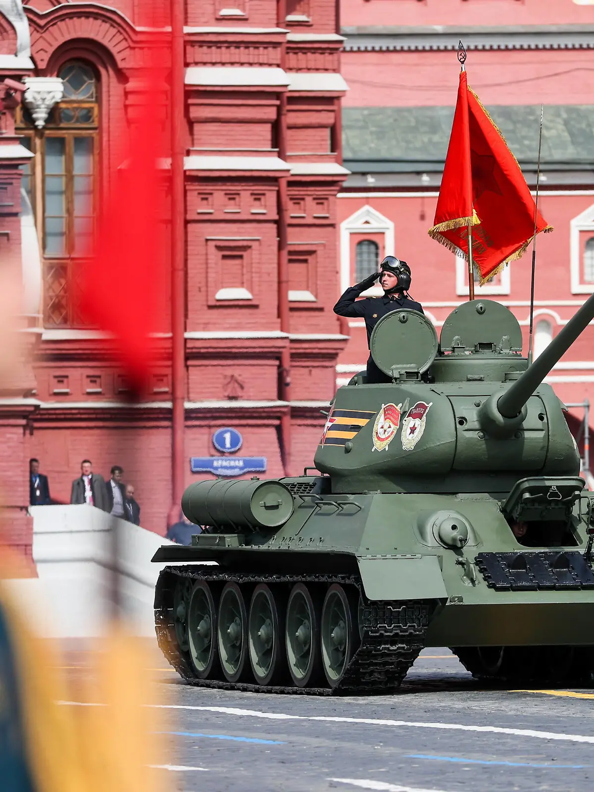  MOSCOW, RUSSIA - MAY 7, 2022: A T-34-85 tank participates the Red Square dress rehearsal for the upcoming Victory Day parade set to mark the 77th anniversary of the victory over Nazi Germany in World War II. Sergei Savostyanov/TASS PUBLICATIONxINxGERxAUTxONLY TS130044