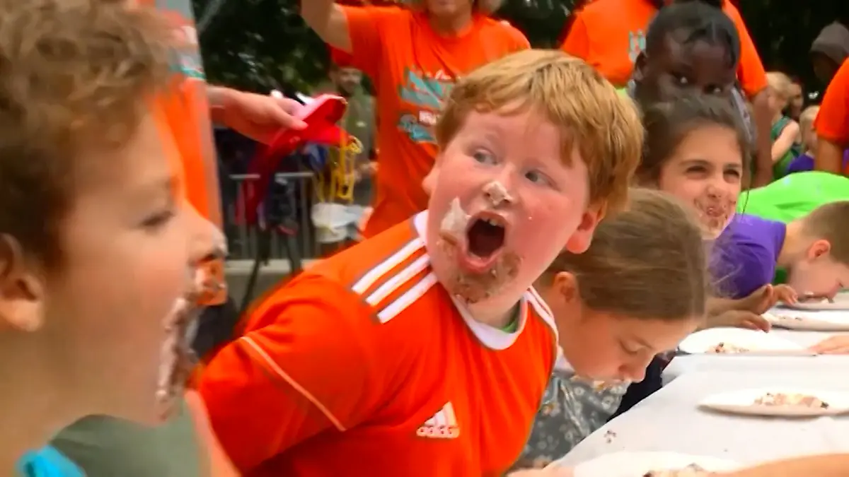 Kuchen-Champ (8) futtert sich zum legendären Sieg