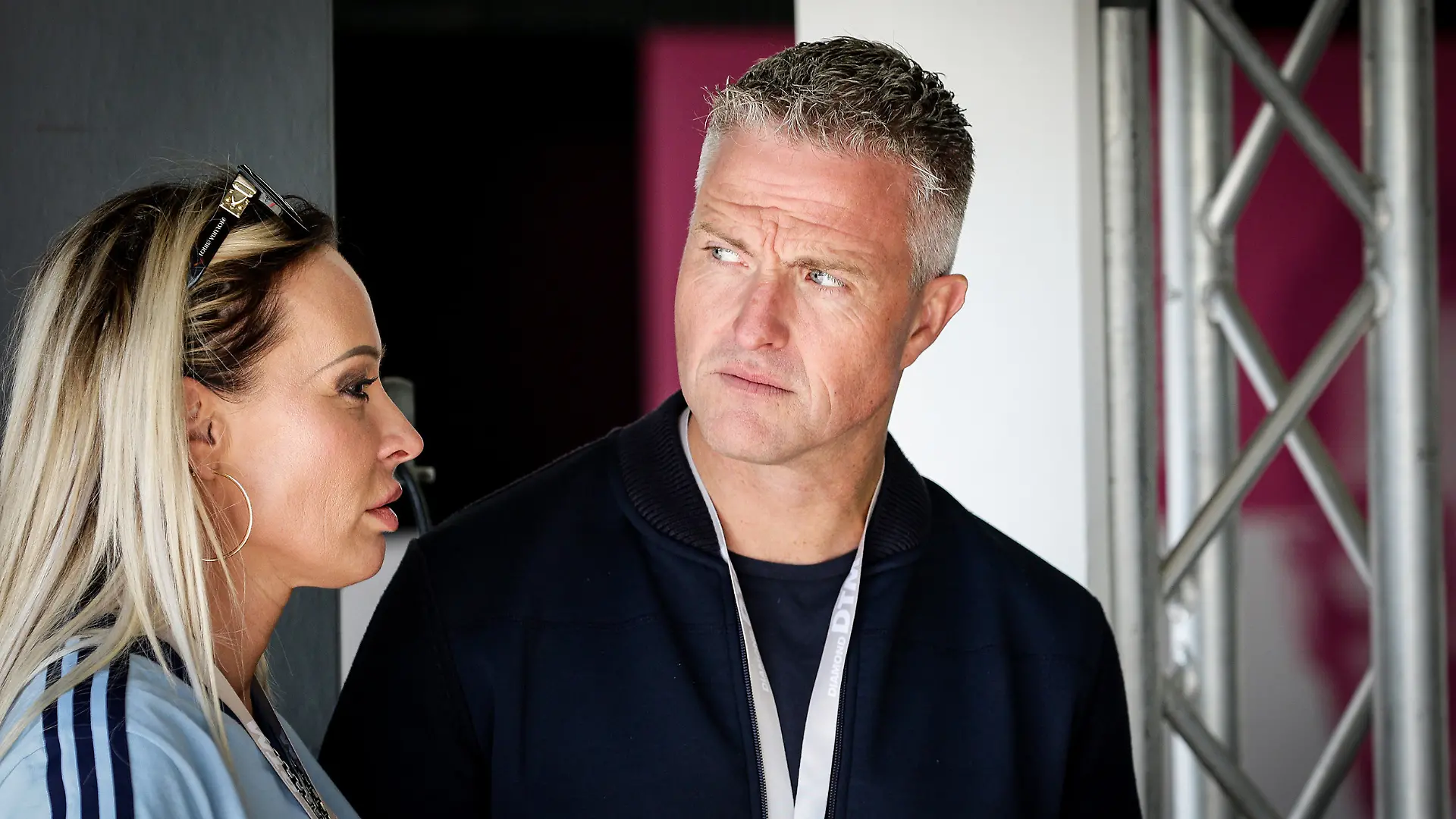 DTM Nürburgring 280822 Ralf und Cora Schumacher waren am Sonntag gemeinsam am Nürburgring, um das Rennen ihres Sohnes David in den Deutschen Tourenwagen Masters (DTM) zu beobachten.