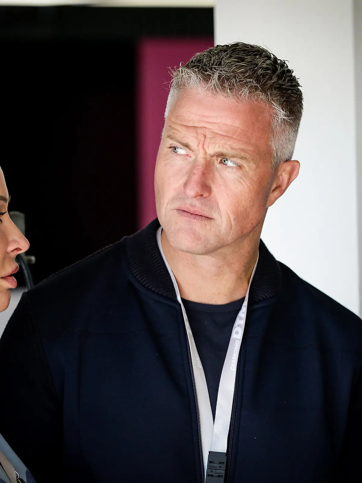 DTM Nürburgring 280822 Ralf und Cora Schumacher waren am Sonntag gemeinsam am Nürburgring, um das Rennen ihres Sohnes David in den Deutschen Tourenwagen Masters (DTM) zu beobachten.