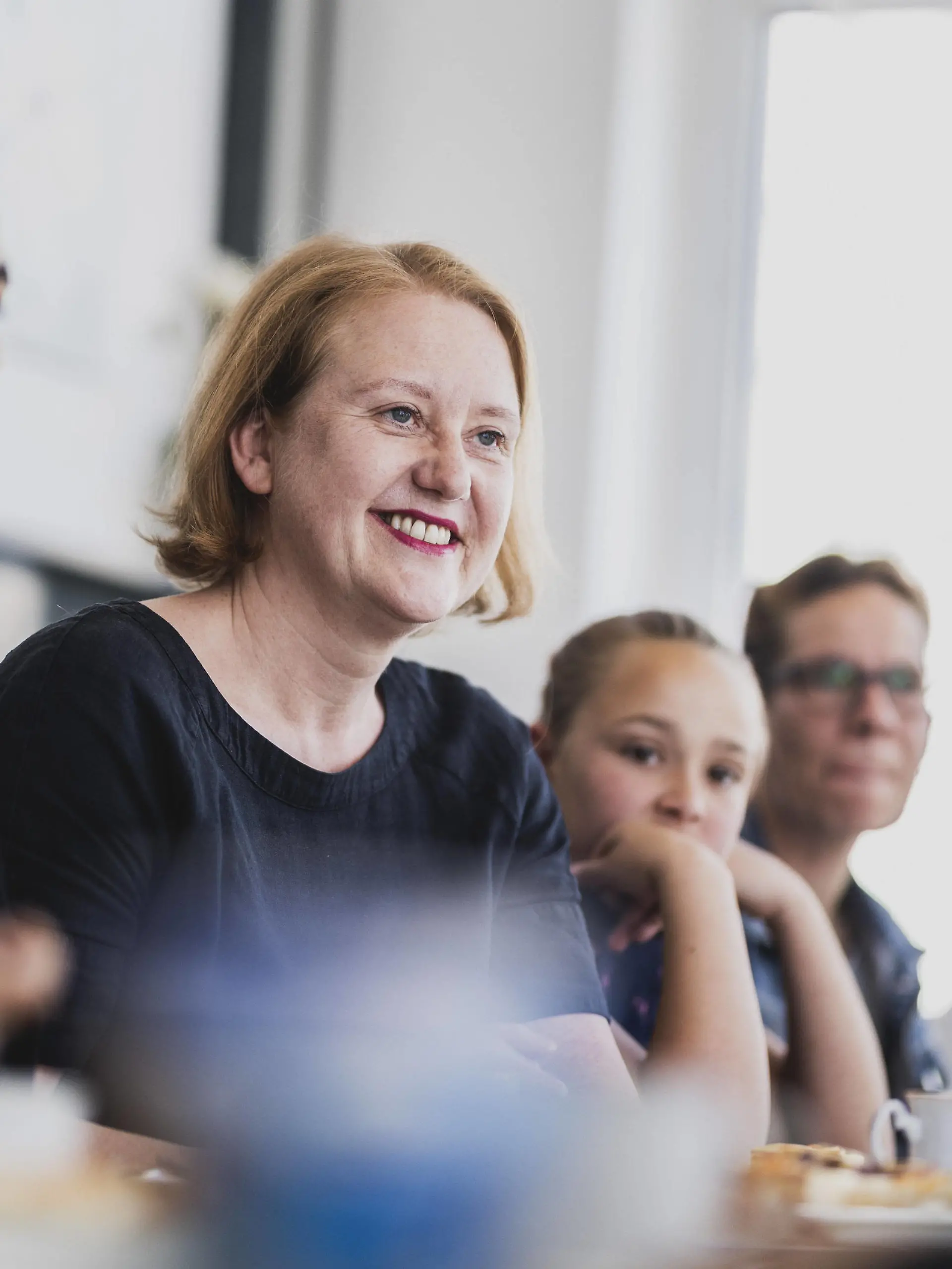 Lisa Paus Buendnis 90/Die Gruenen, Bundesministerin fuer Familie, Senioren, Frauen und Jugend, aufgenommen im Rahmen eines Besuches der Kinder-Oase der Tafel zum Thema Kindergrundsicherung in Nauen, 30.05.2023. Nauen Deutschland *** Lisa Paus Buendnis 90 Die Gruenen , Federal Minister for Family Affairs, Senior Citizens, Women and Youth, taken during a visit to the Kinder Oase of the Tafel on the subject of basic child support in Nauen, 30 05 2023 Nauen Germany Copyright: xFlorianxGaertnerx
