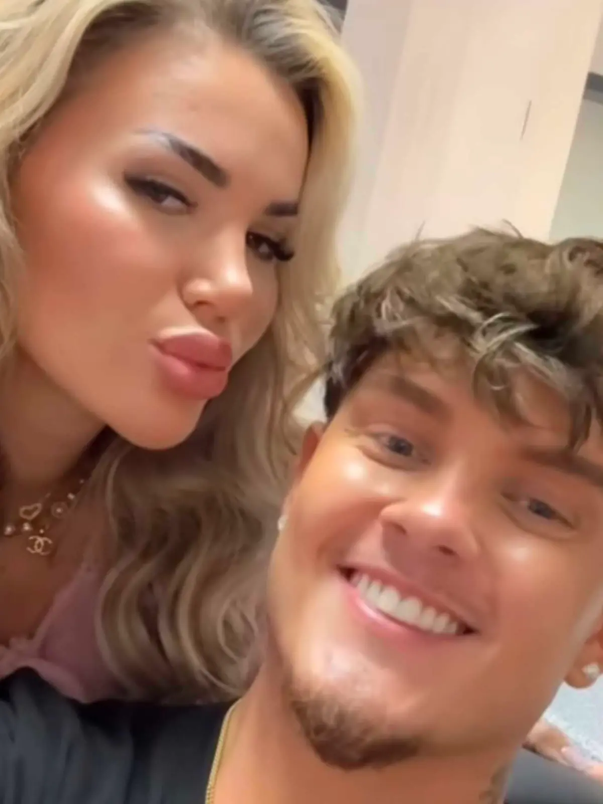 Kim Virginia und Twenty4Tim backstage bei der RTL-Show „Ich bin ein Star - Die legendäre Stunde danach”