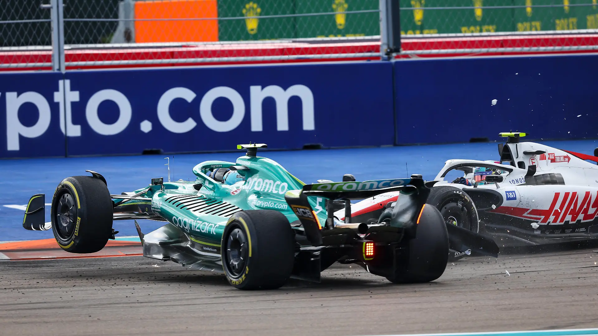 47 SCHUMACHER Mick ger, Haas F1 Team VF-22 Ferrari, action with 05 VETTEL Sebastian ger, Aston Martin F1 Team AMR22, crash, accident, during the Formula 1 Crypto.com Miami Grand Prix 2022, 5th round of the 2022 FIA Formula One World Championship, WM, Weltmeisterschaft on the Miami International Autodrome, from May 6 to 8, 2022 in Miami Gardens, Florida, United States of America - F1 - MIAMI GRAND PRIX 2022 - RACE DPPI/Panoramic PUBLICATIONxNOTxINxFRAxITAxBEL GOOD1175