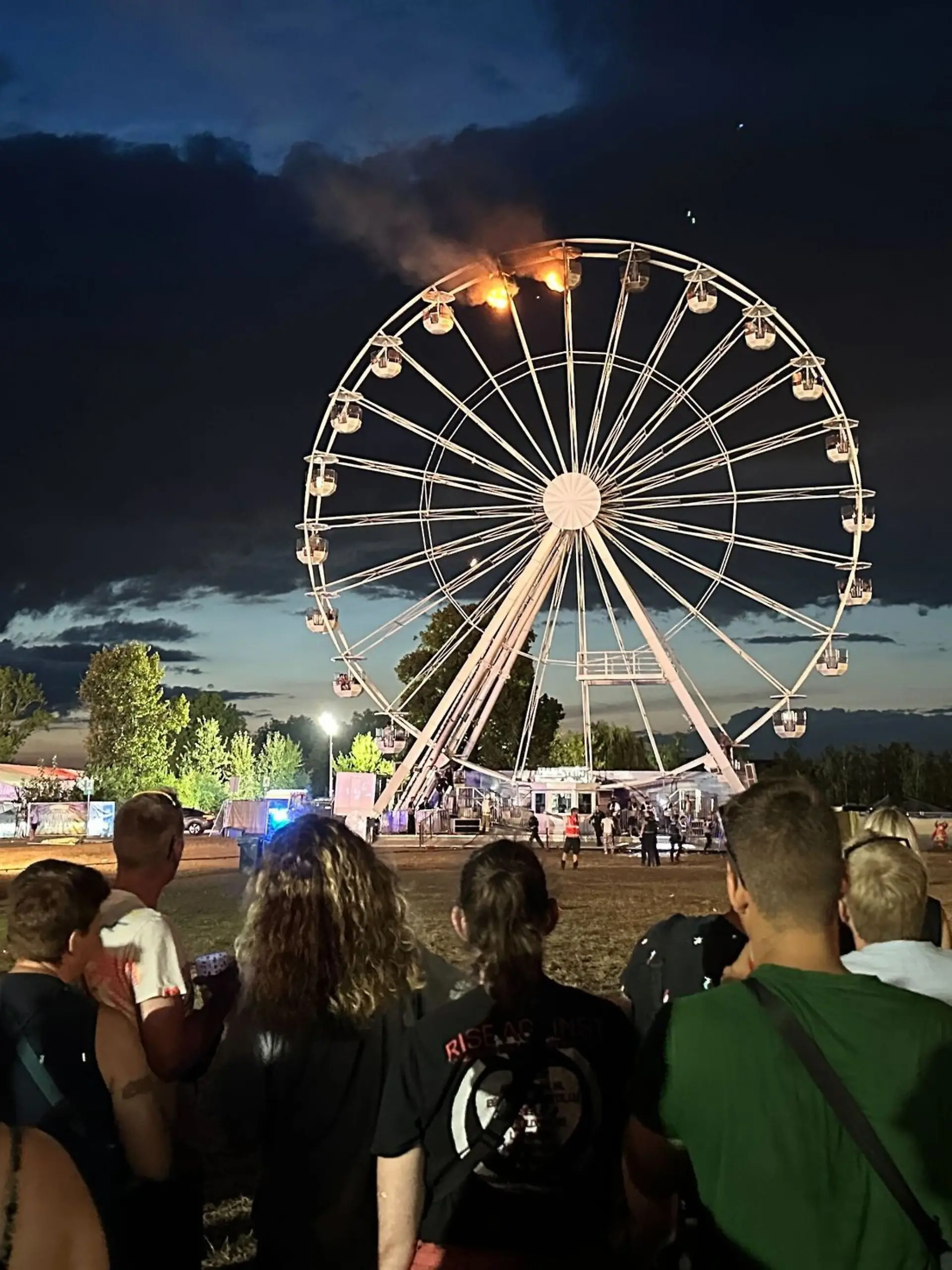 Bild zu: "Riesenrad brennt auf Festival – dutzende Verletzte!"