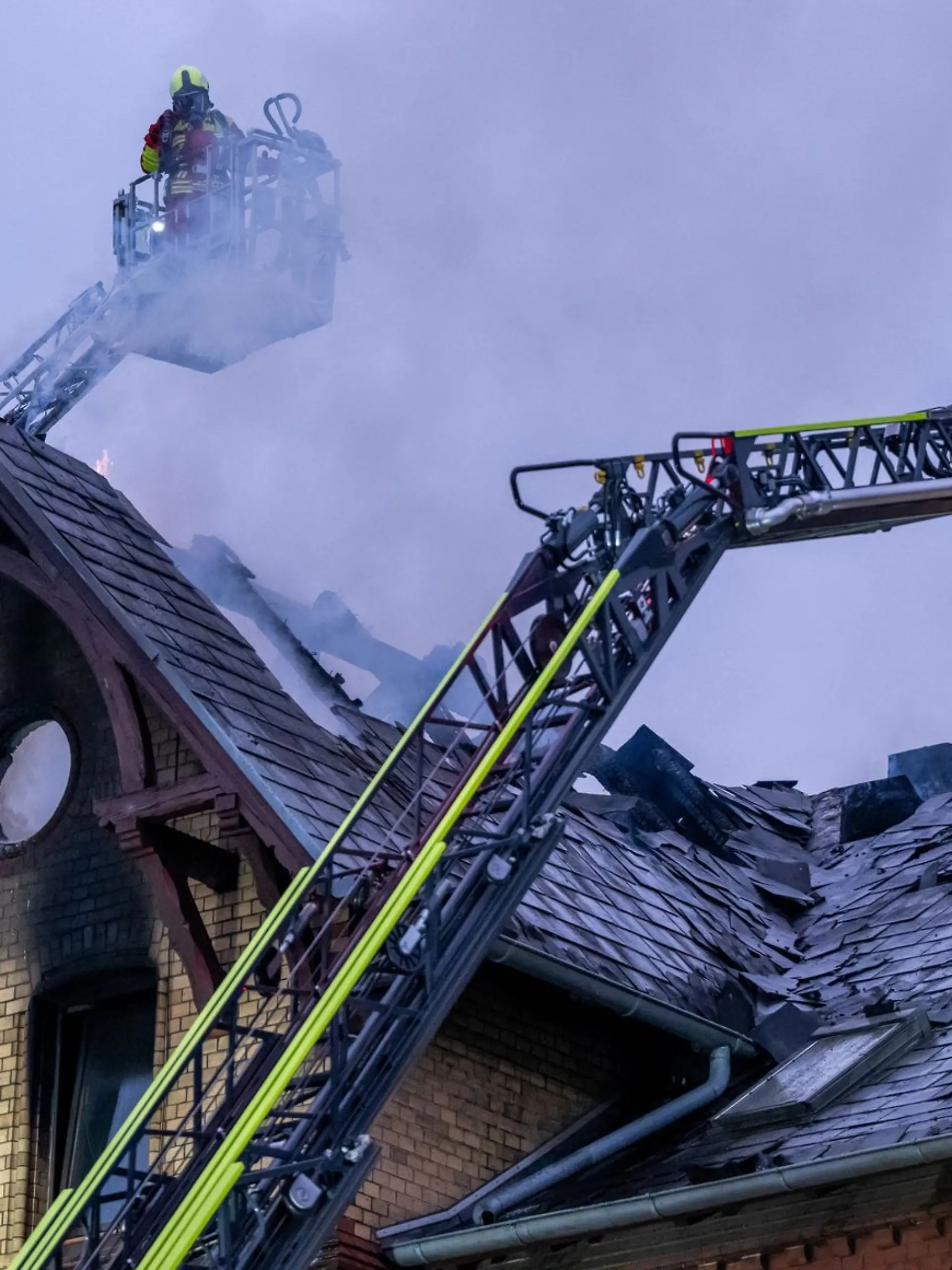 Bild zu: "Polizei findet toten Mann (27) nach Brand in Lüneburger Wohnung"