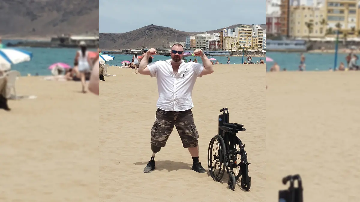 Dank seiner Beinprothese und seines Rollstuhls kann Mark Willerton seinen Alltag mittlerweile normal bestreiten. Einzig und allein die Enge in seinem Badezimmer macht ihm zu schaffen. Doch auch das soll sich jetzt ändern!