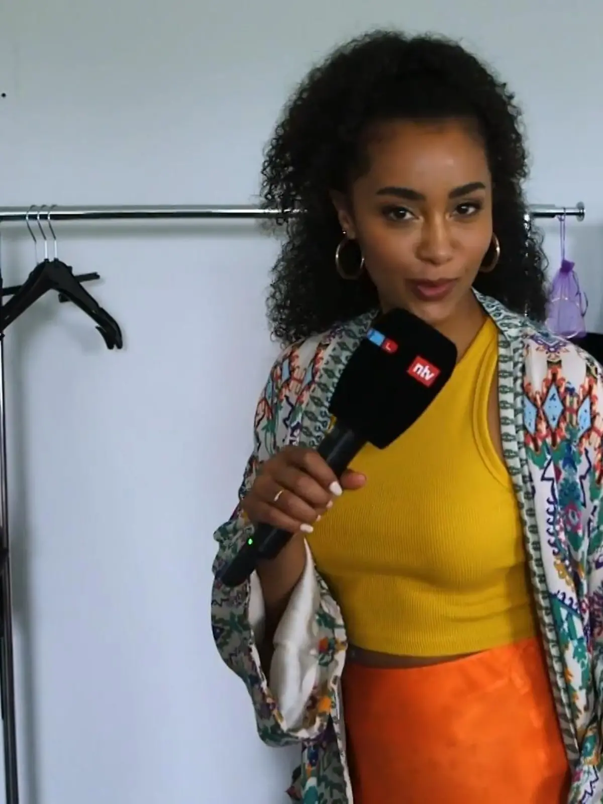 Bild zu: "Féréba Koné präsentiert Imanis neue Sommer-Looks"