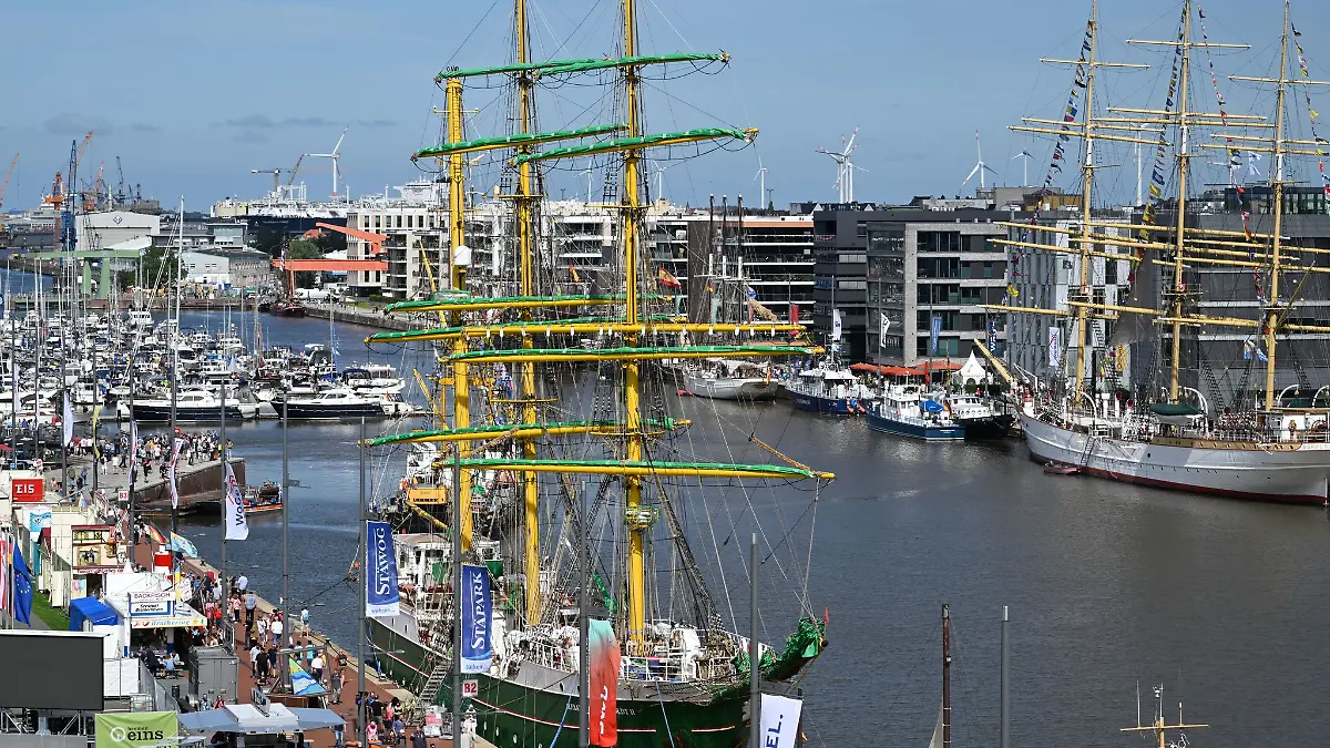 Mehr als 70 Schiffe bei den Maritimen Tagen in Bremerhaven locken schätzungsweise 50.000 Zuschauer an. (Symbolbild)