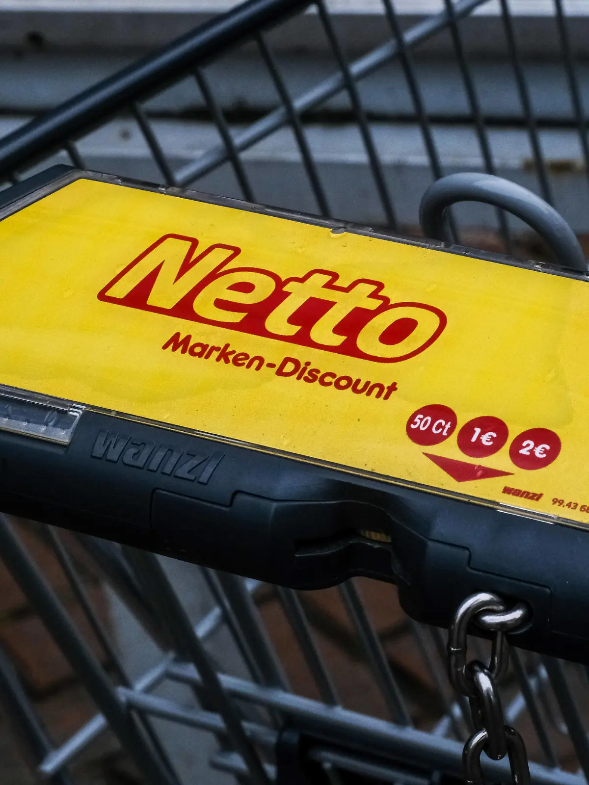  Düsseldorf 04.02.2022 Netto Marken-Discount Discounter Lebensmittel Supermarkt Einkaufswagen Düsseldorf Nordrhein-Westfalen Deutschland 