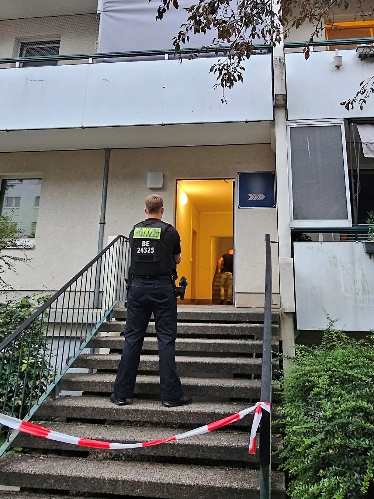 Bild zu: "Weibliche Leiche in Mehrfamilienhaus entdeckt"