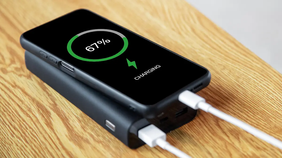 Use power bank to charge mobile phone anytime anywhere, charge sharing concept