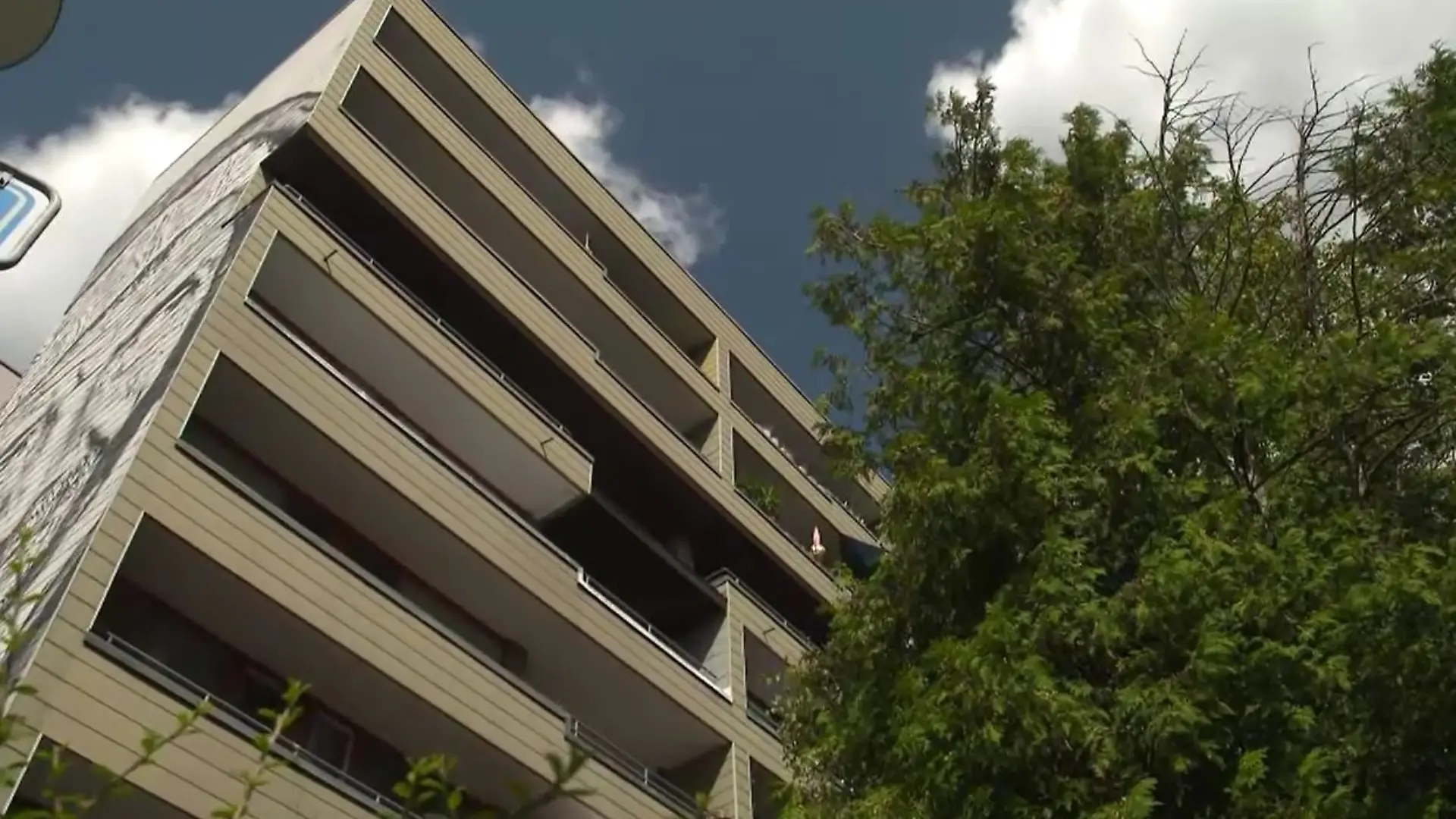 Aus dem siebten Stock dieses Mehrfamilienhauses in Heidelberg ist der Junge gefallen.
