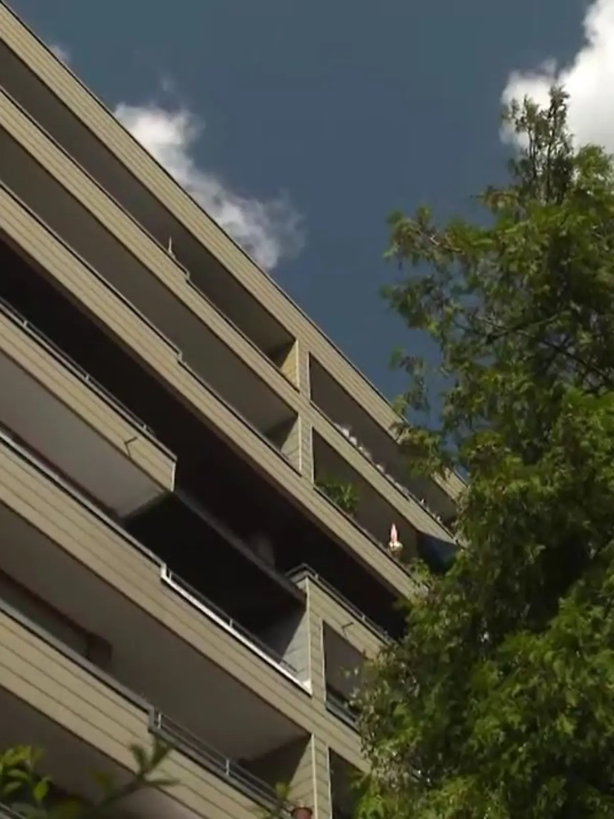 Aus dem siebten Stock dieses Mehrfamilienhauses in Heidelberg ist der Junge gefallen.